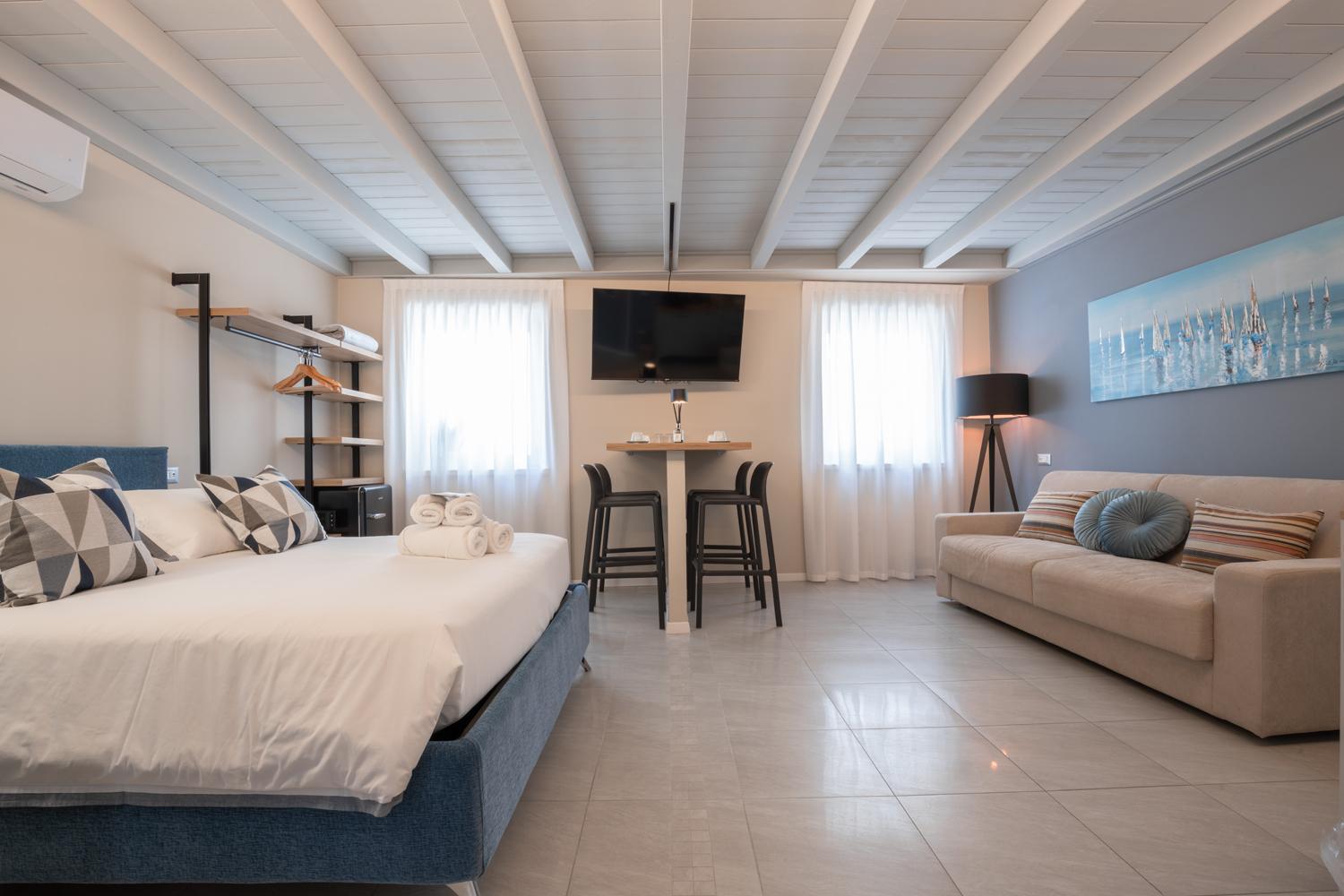 Es Rooms And Apartments Torbole Sul Garda Bagian luar foto