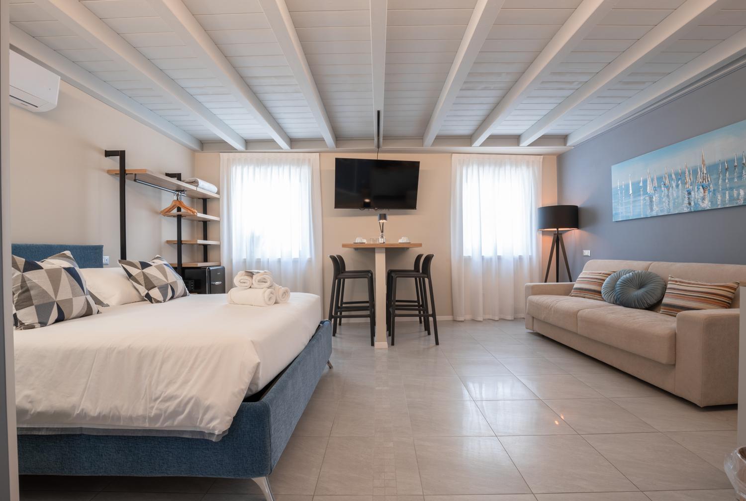 Es Rooms And Apartments Torbole Sul Garda Bagian luar foto